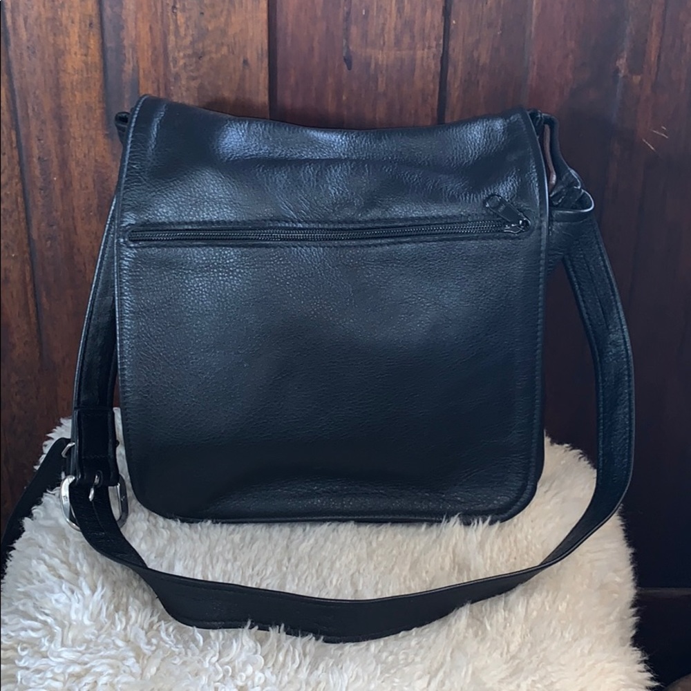 Men’s black leather messenger bag